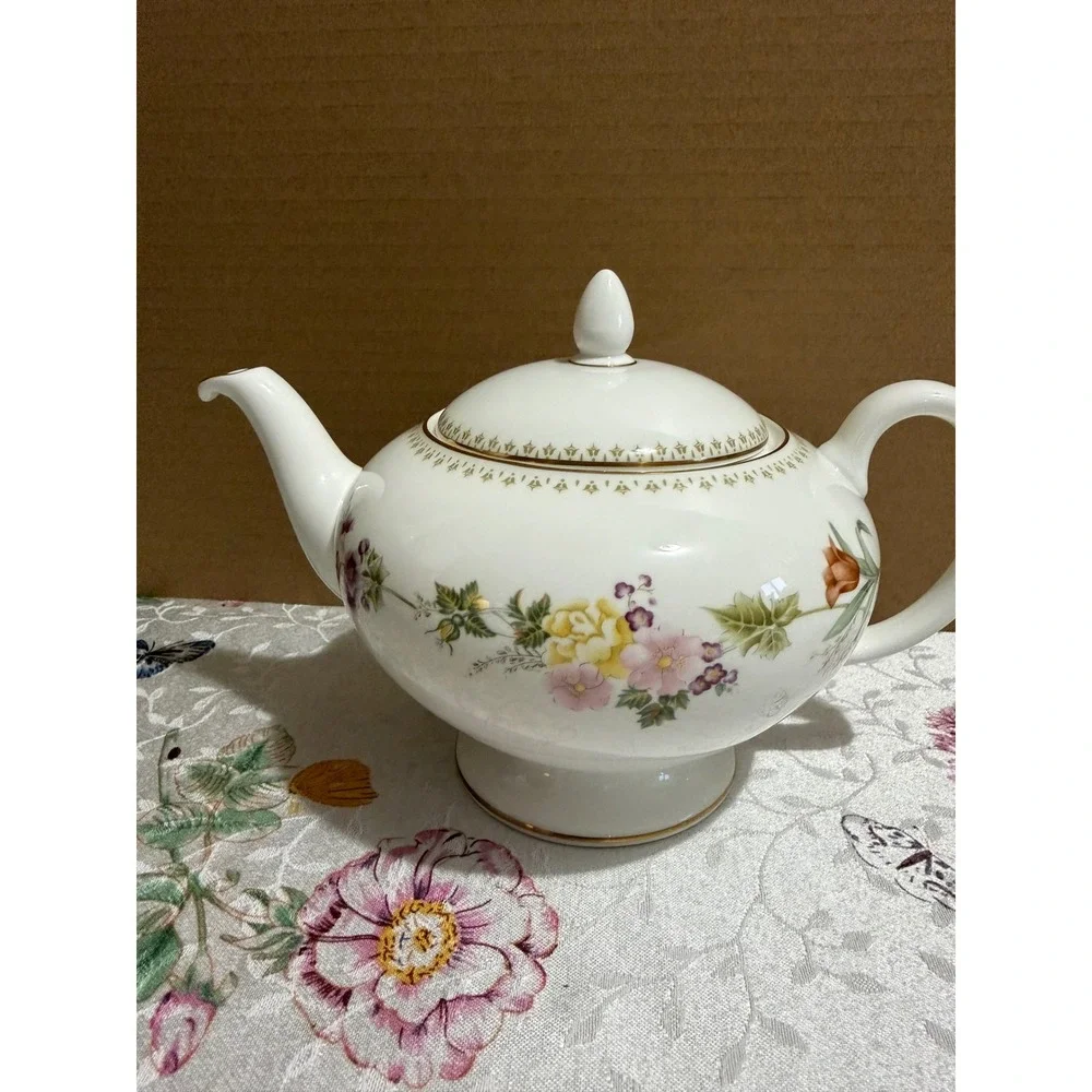 Wedgwood Mirabelle R4537 Bone China Teapot Floral Gold Trim Made in England